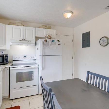 Cute Apt With Backyard And Grill - Steps To Cocoa Beach Dış mekan fotoğraf
